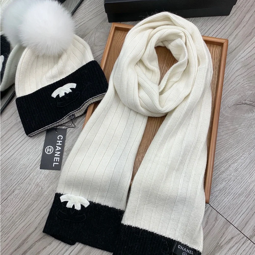 Chic Two-Tone Ribbed Knit Scarf and Beanie Set in Ivory and Black